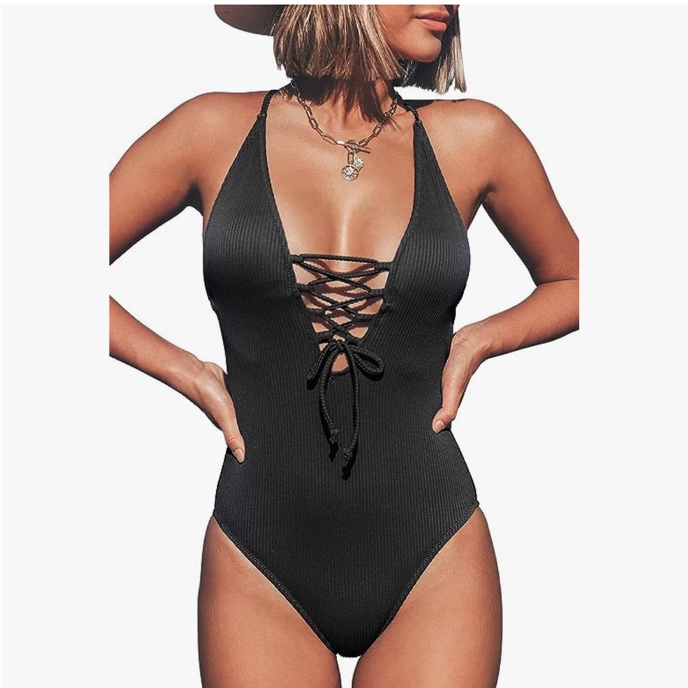 Cupshe NWT v neck ribbed lace up swimsuit in black. L